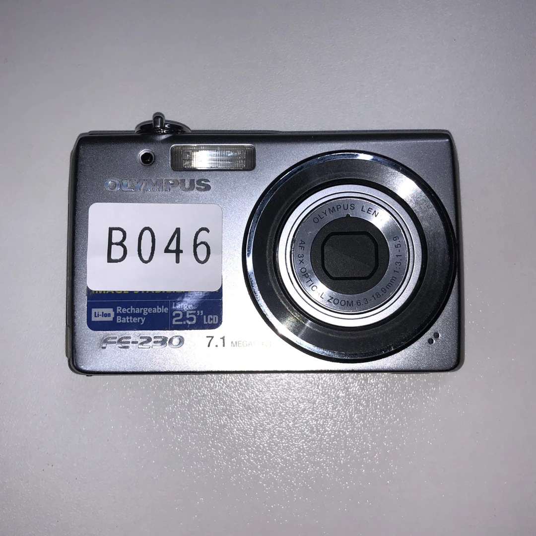 奥林巴斯FE-230  710w像素，3倍光学变焦自备内存卡