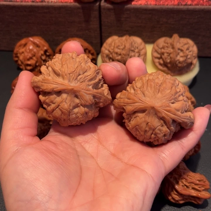 文玩核桃吊坠龙鼎