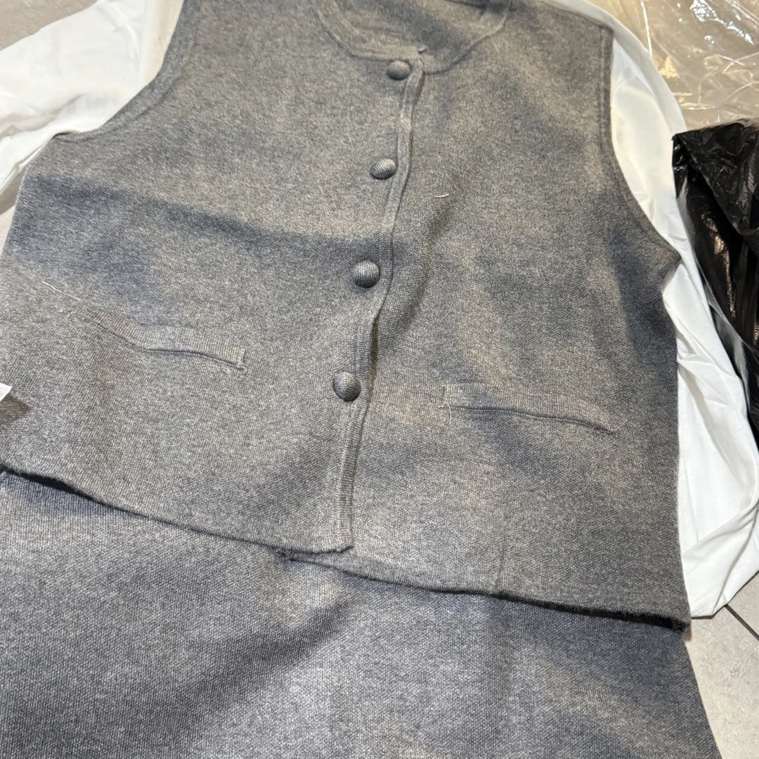 【刘噗噗】针织小圆扣 三件套白t+马甲+半裙 三件套套装