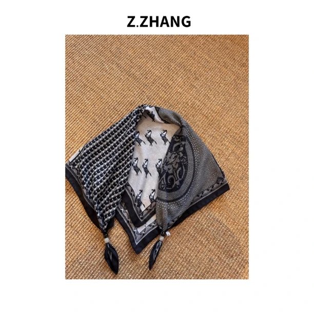 ZZHANG极简风复古几何图案丝巾