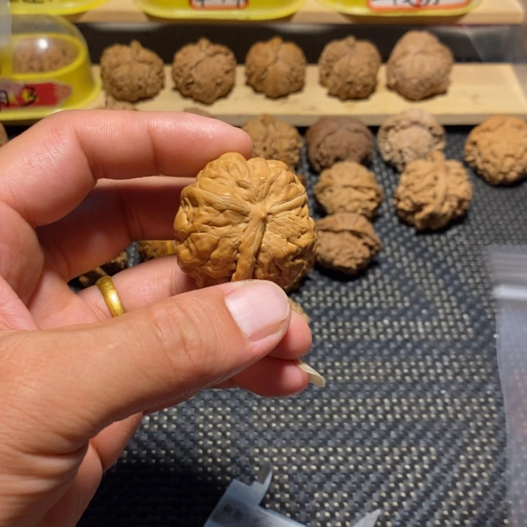 大***L文玩核桃吊坠异形