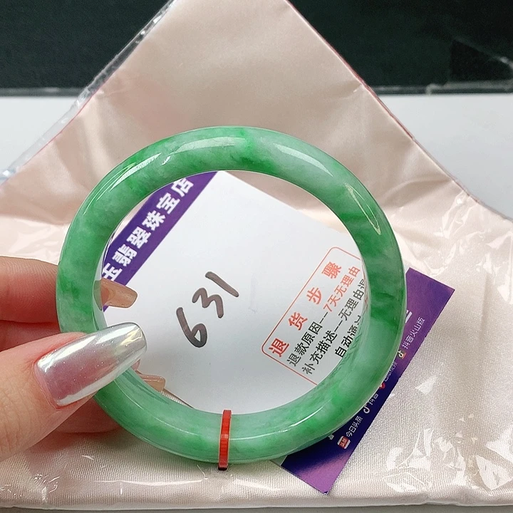 翡翠手镯未镶嵌翡翠手镯
