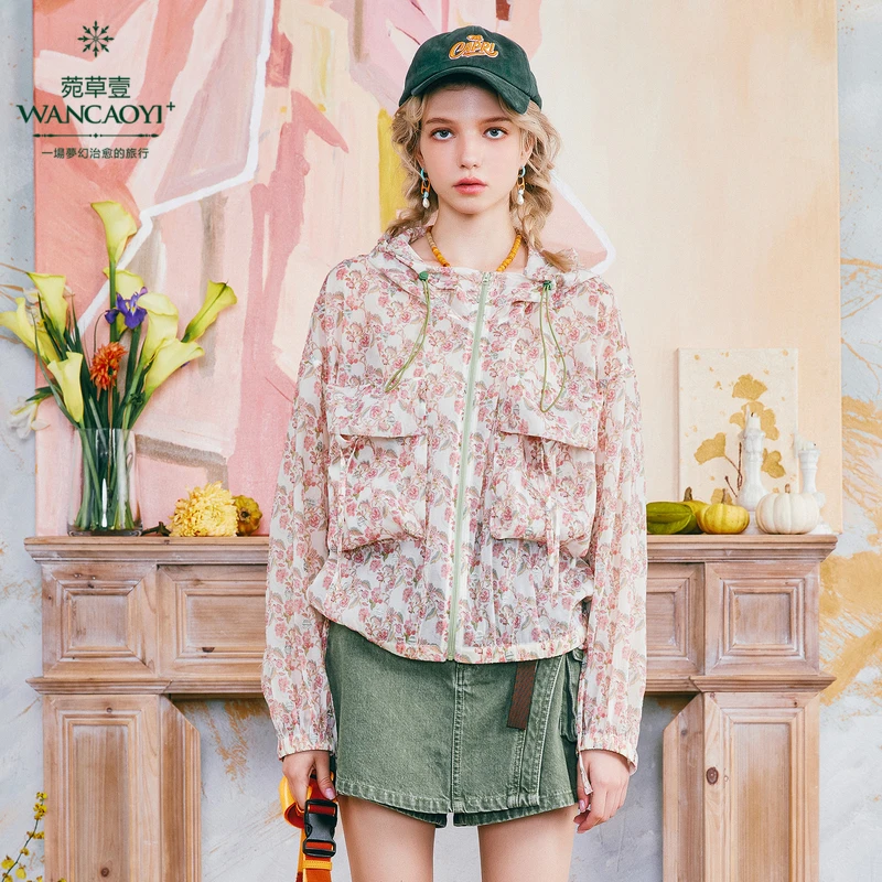 菀壹2025夏季新款连帽印花时尚休闲春季宽松外套W25522421