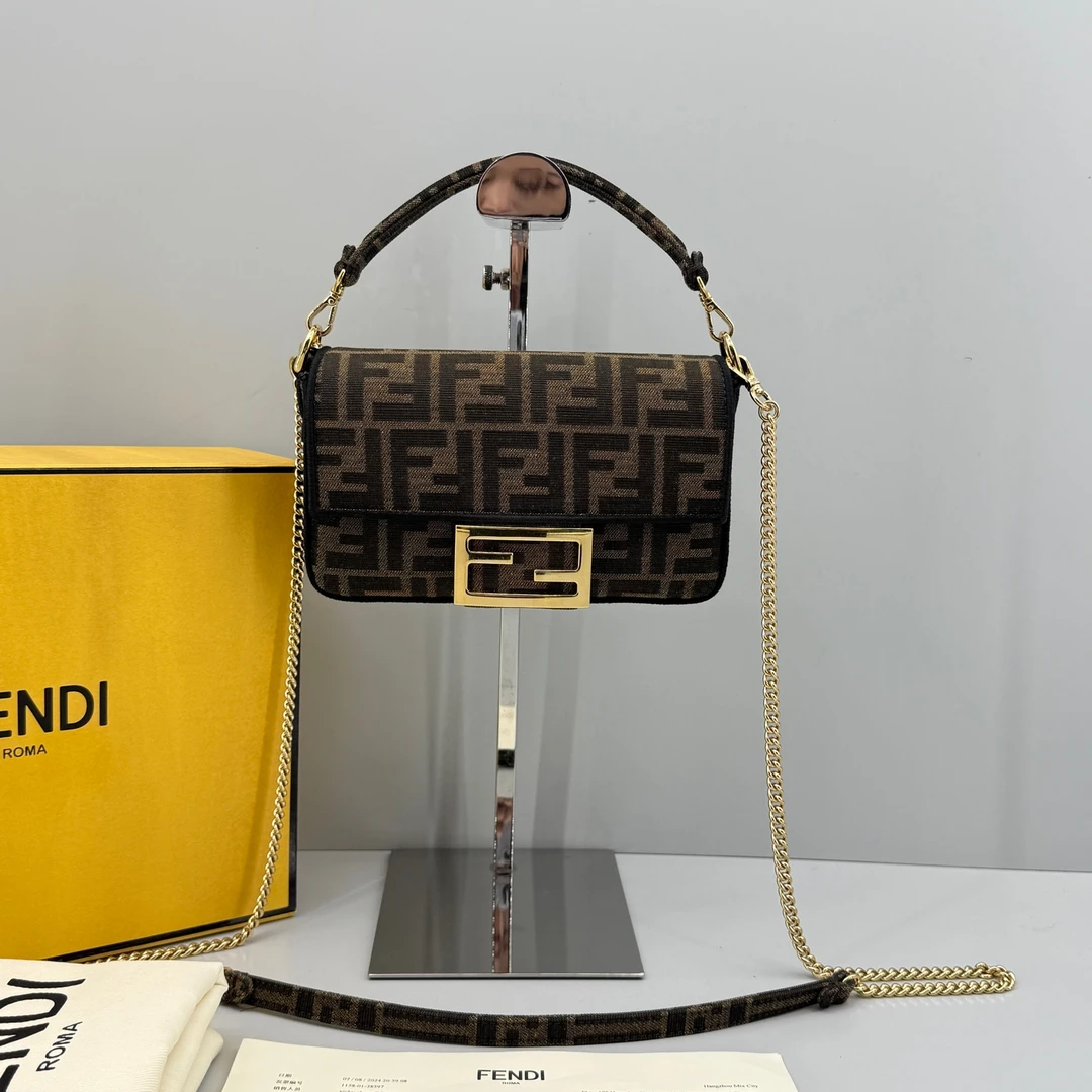 95新 FENDI/芬迪 优选/法棍老花迷你链条包24年全套/19×11×5