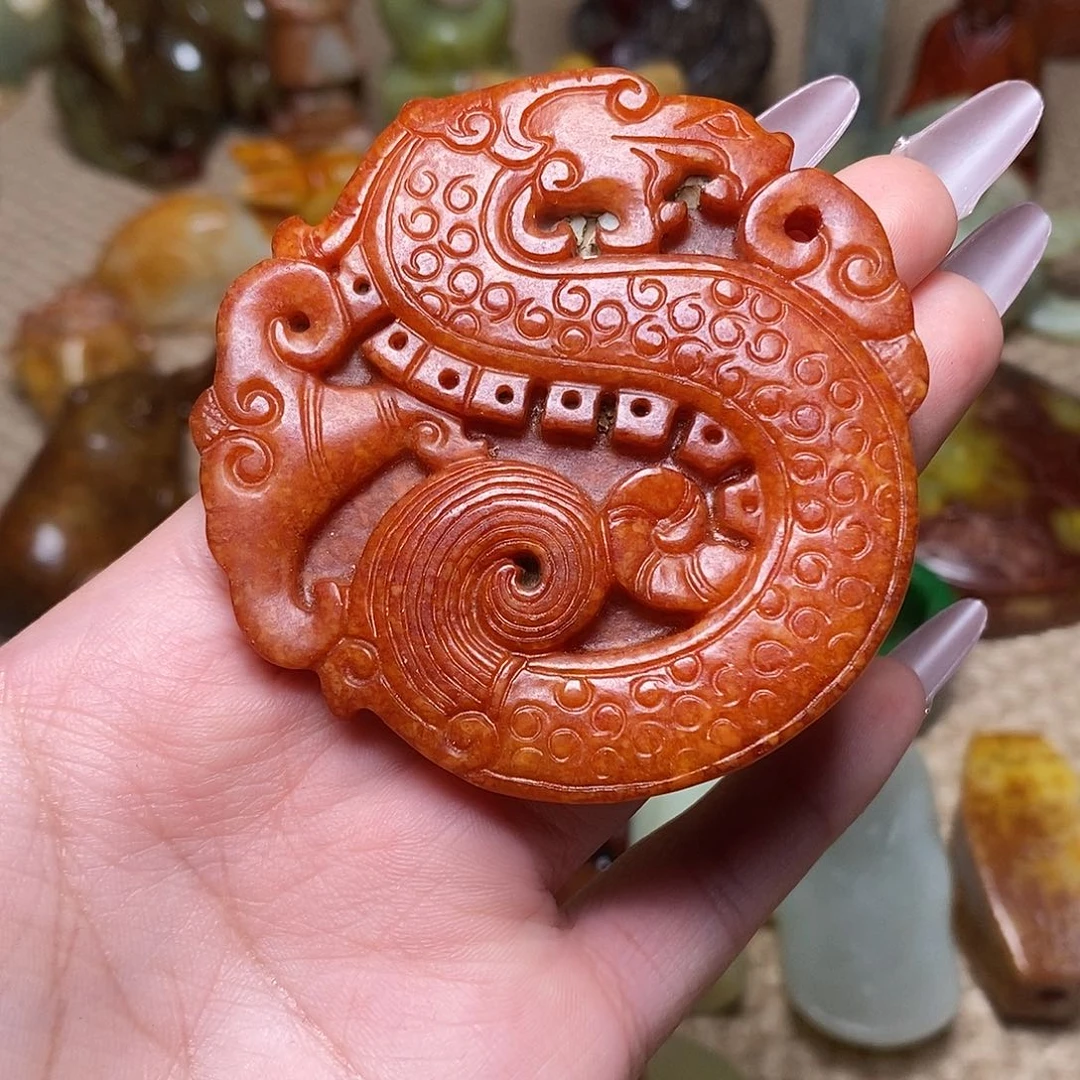 蛇纹石玉足铂镶嵌颈饰