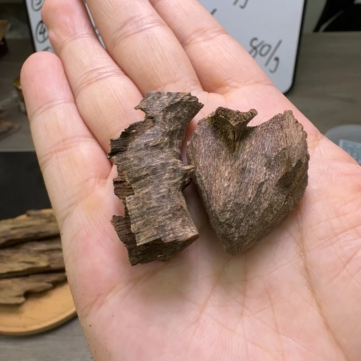 海南黎母山2.7克。