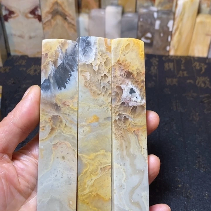 昌化鸡血石砚**飞印章石