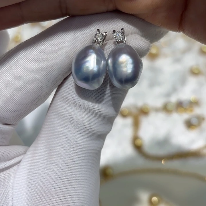 18K金镶嵌海水珍珠耳饰