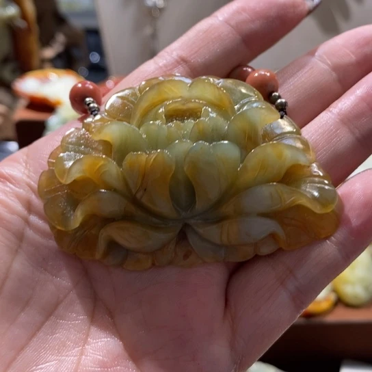 情***浅蛇纹石玉未镶嵌颈饰