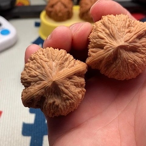 愤***辉把件文玩核桃泥鳅背