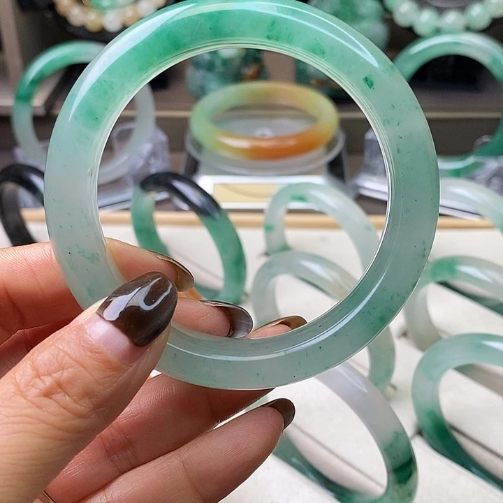 石英质玉（非洲翠）未镶嵌手镯