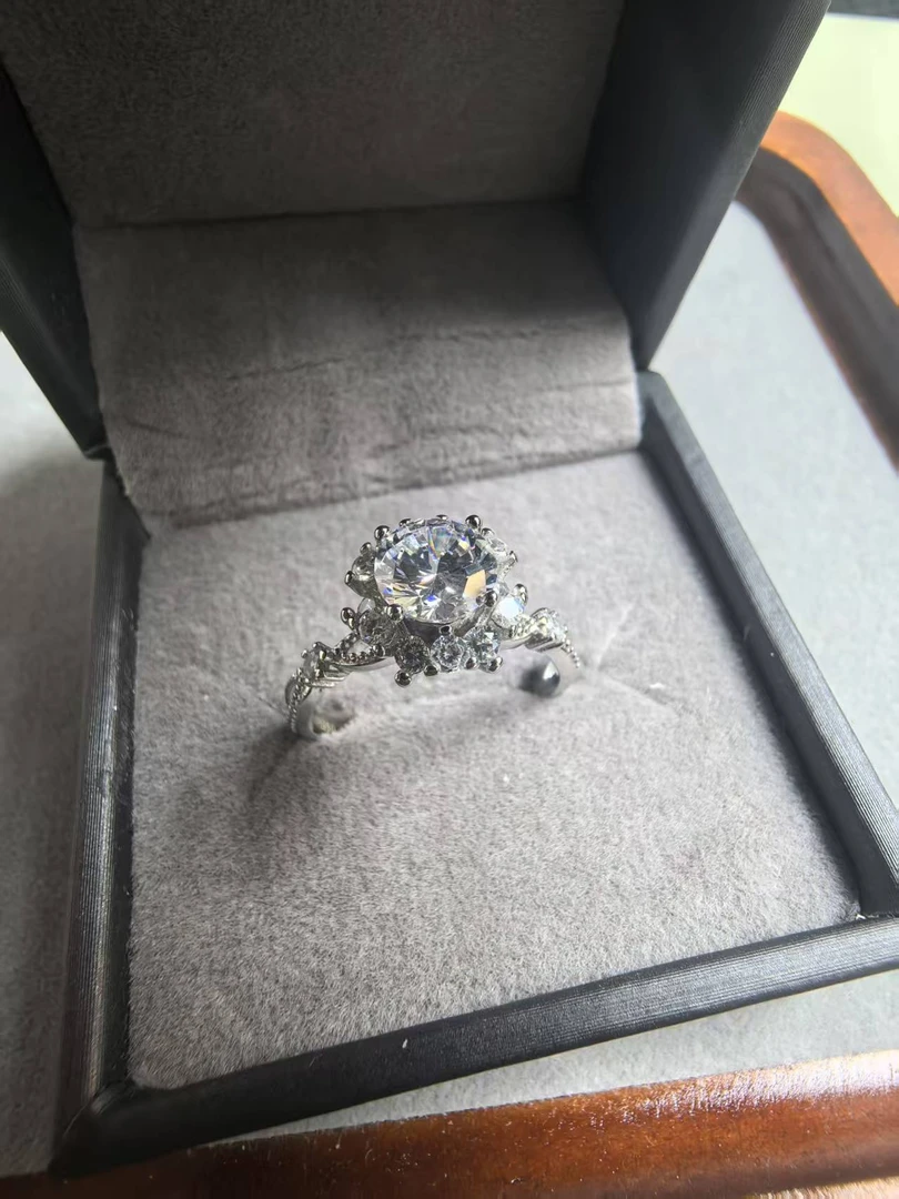 【钻彩珠宝】天然钻石戒指B125