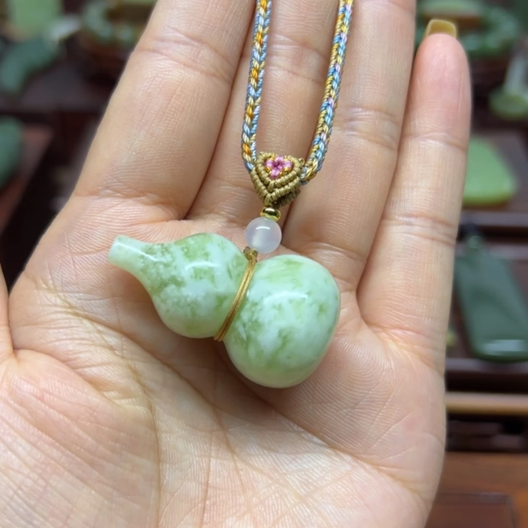 【闪购商品】未镶嵌蛇纹石玉颈饰葫芦