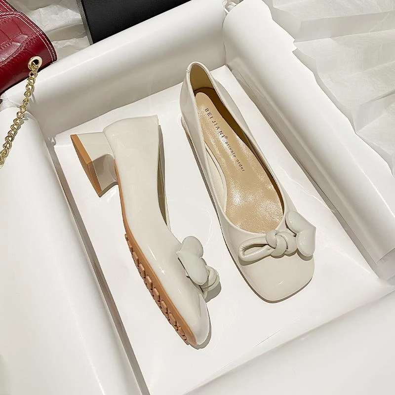 白色漆皮粗跟高跟鞋法式气质软皮年夏季新款方头浅口包鞋