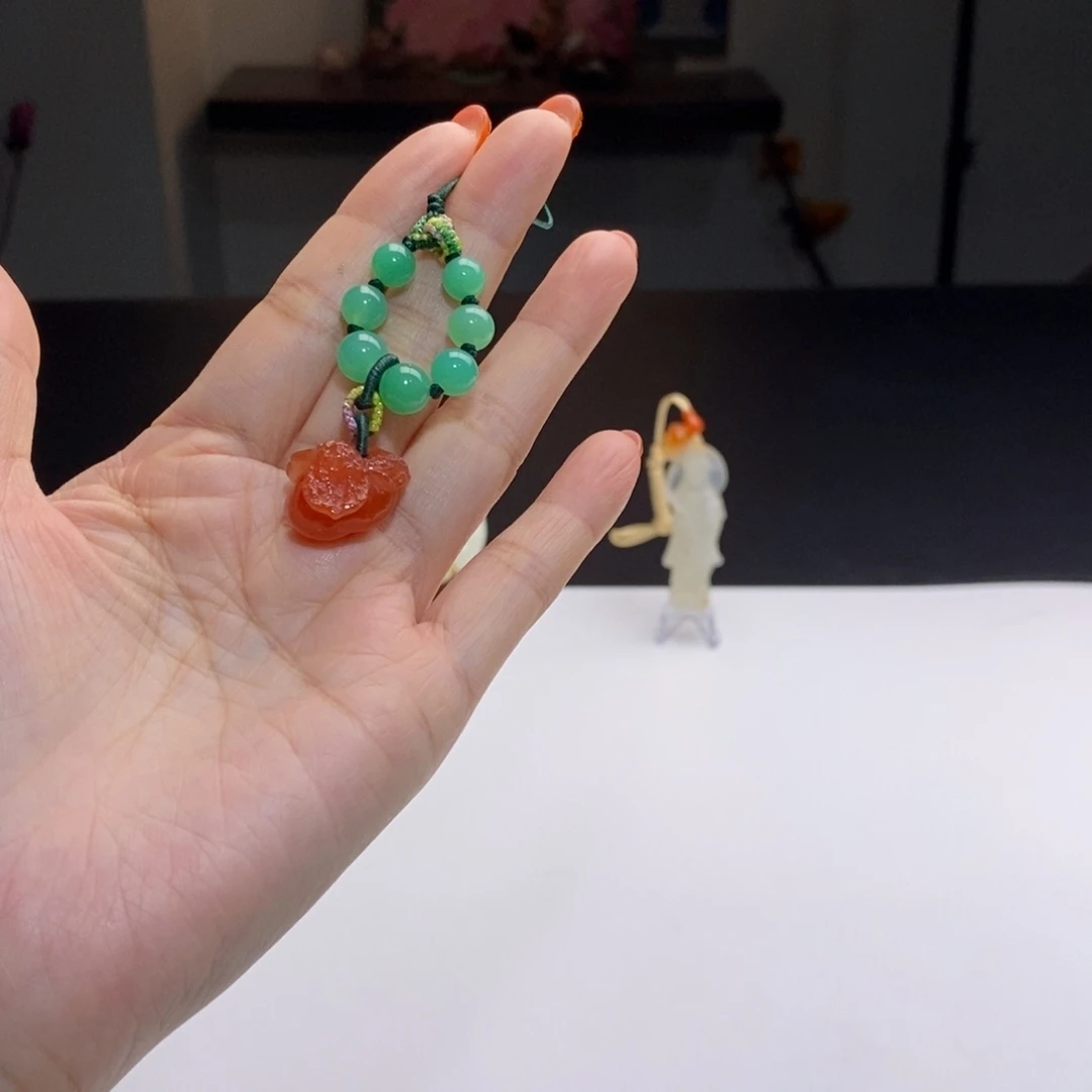 曼***澜石英质玉（缅黄）未镶嵌颈饰