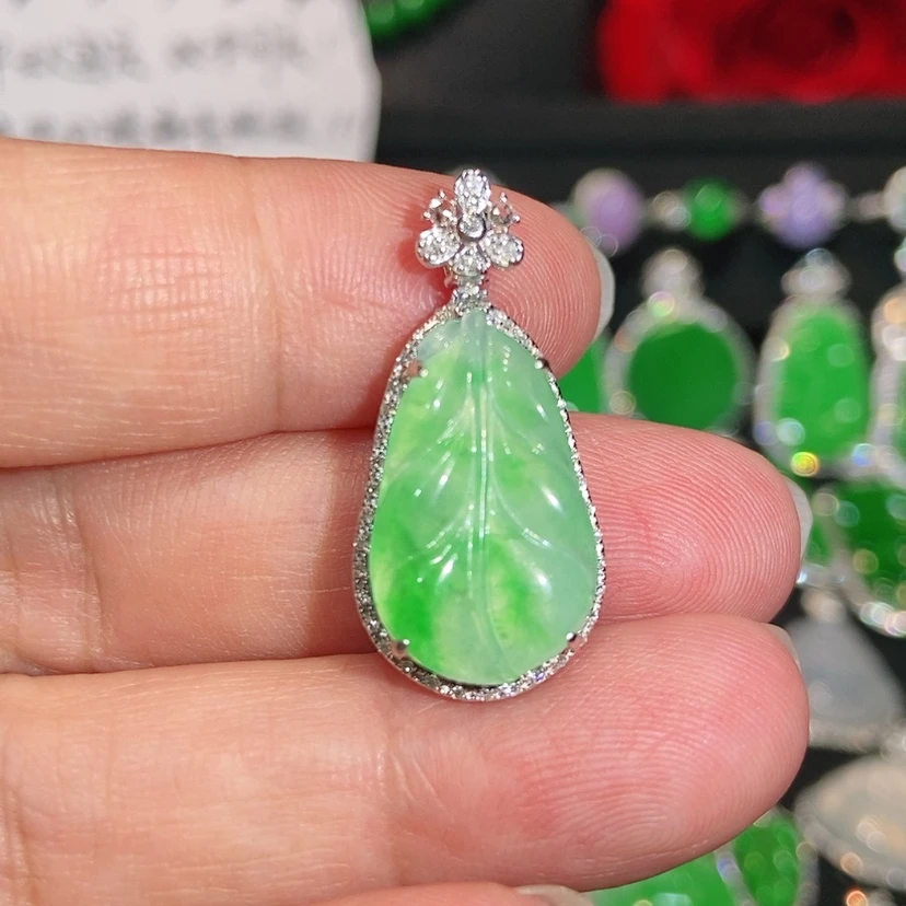 【闪购商品】颈饰18K金镶嵌翡翠天然翡翠