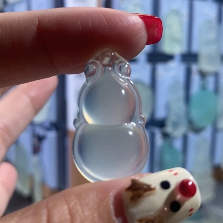 岫玉未镶嵌颈饰吊坠