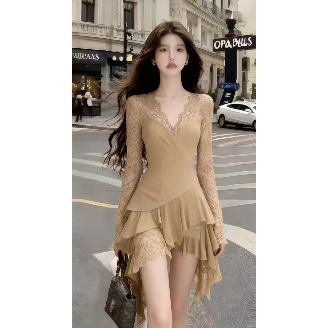 秋冬时尚高级卡其色V领长袖修身高腰蕾丝A字裙气质显瘦百搭连衣裙