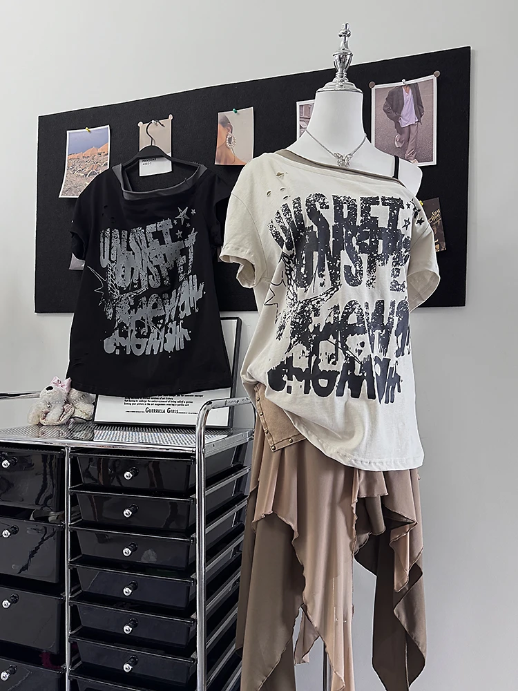 甜酷y2k废土朋克涂鸦破洞斜肩短袖T恤女夏季辣妹显瘦露肩上衣