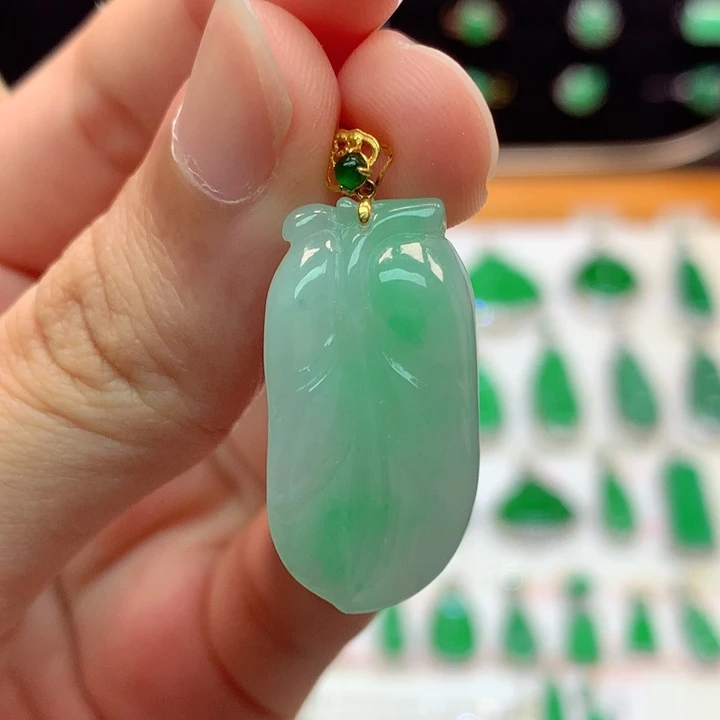 翡翠18K金镶嵌颈饰翡翠
