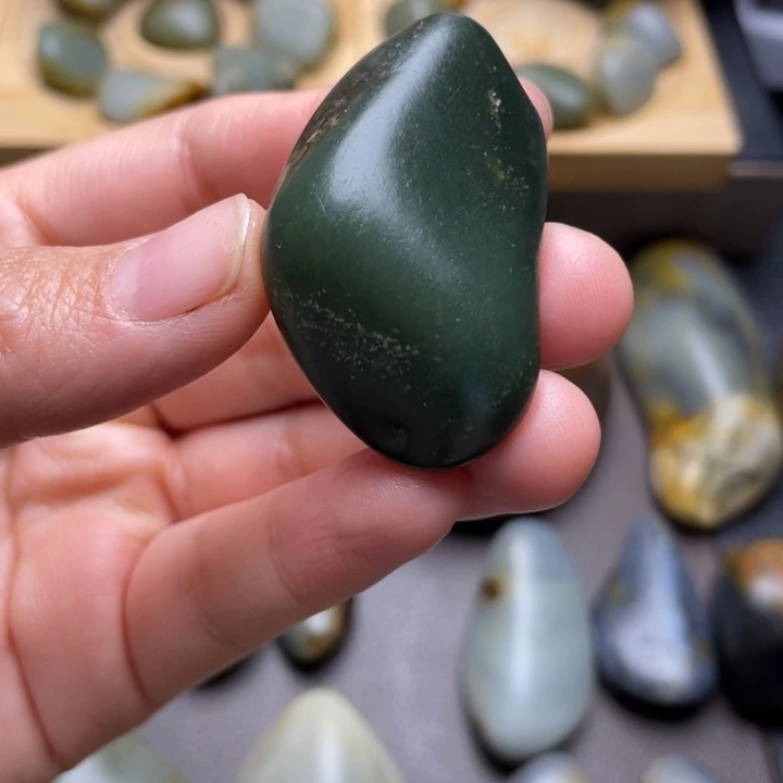 新***苑和田玉未镶嵌颈饰
