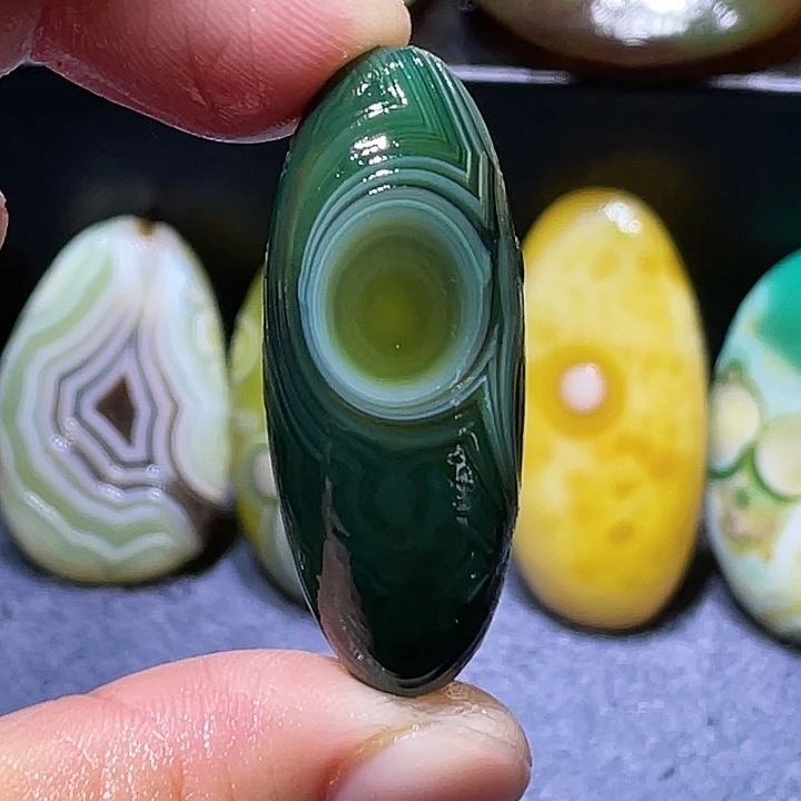 圆***①玛瑙/玉髓未镶嵌珠宝奇石