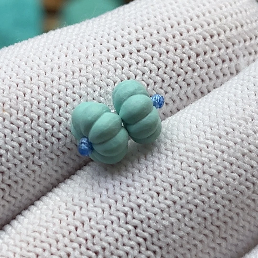 绿松石未镶嵌颈饰