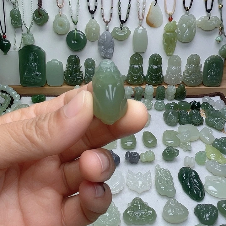 麋***～和田玉未镶嵌颈饰