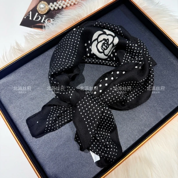 【波点山茶】 老钱风百搭时尚优雅披肩丝巾70*70