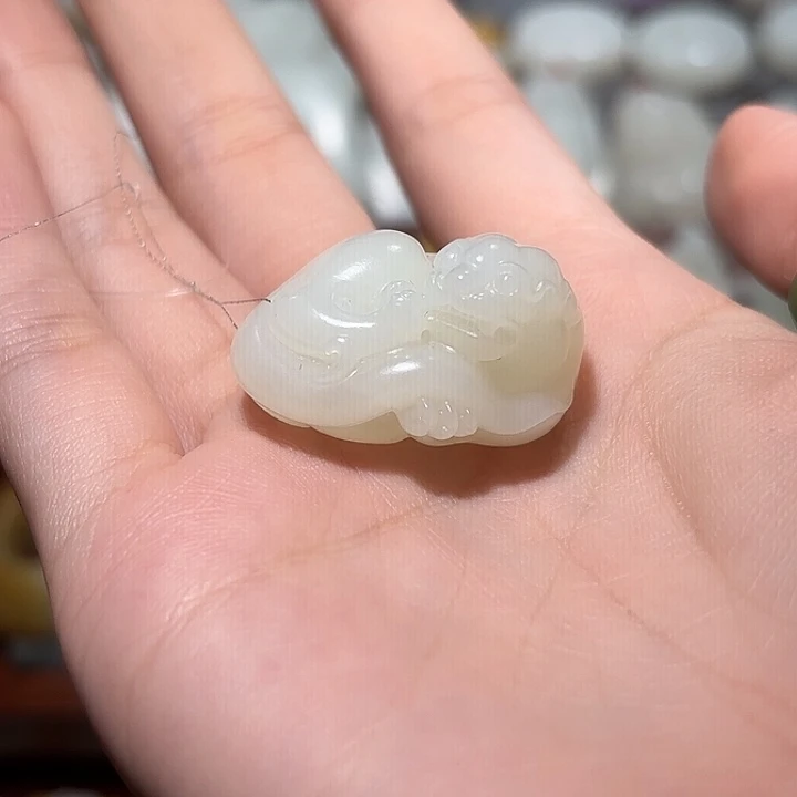 万***五未镶嵌和田玉（糖玉）挂件