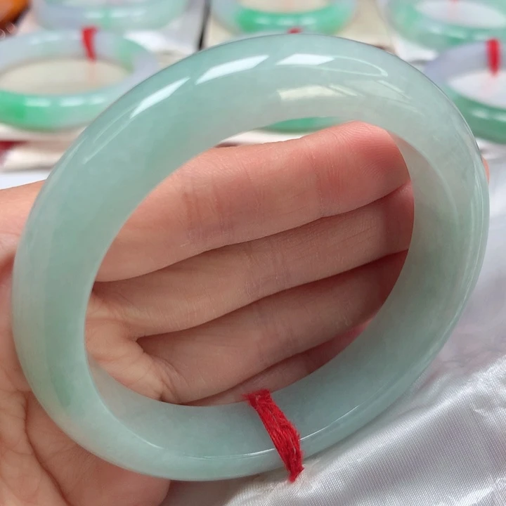 翡翠手镯未镶嵌冰满绿