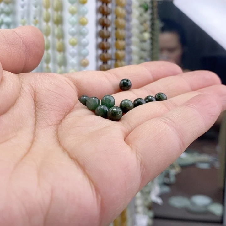 翡翠颈饰未镶嵌施****橱