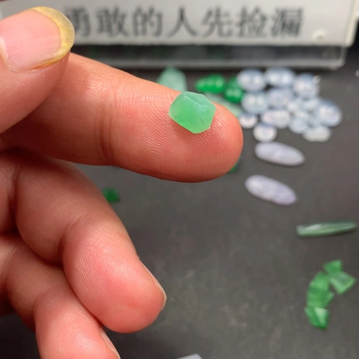 定制翡翠未镶嵌材料定制