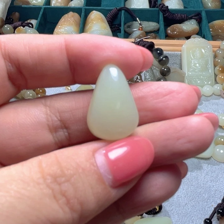 未镶嵌和田玉（糖玉）珠宝半成品