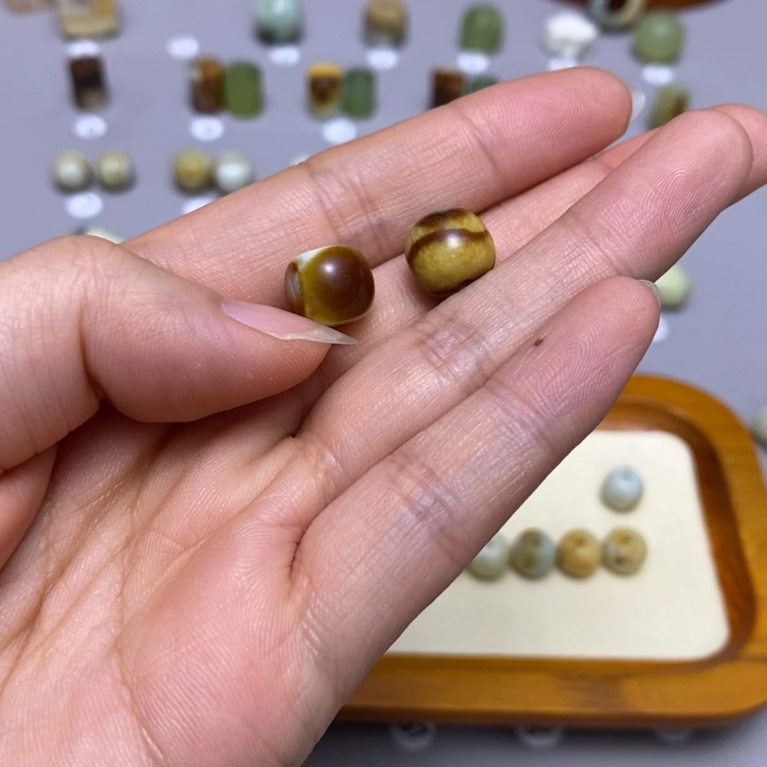 蛇纹石玉配饰合金思*