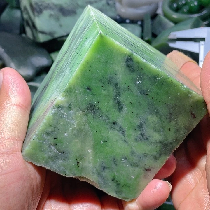 和田玉（碧玉）未镶嵌珠宝奇石