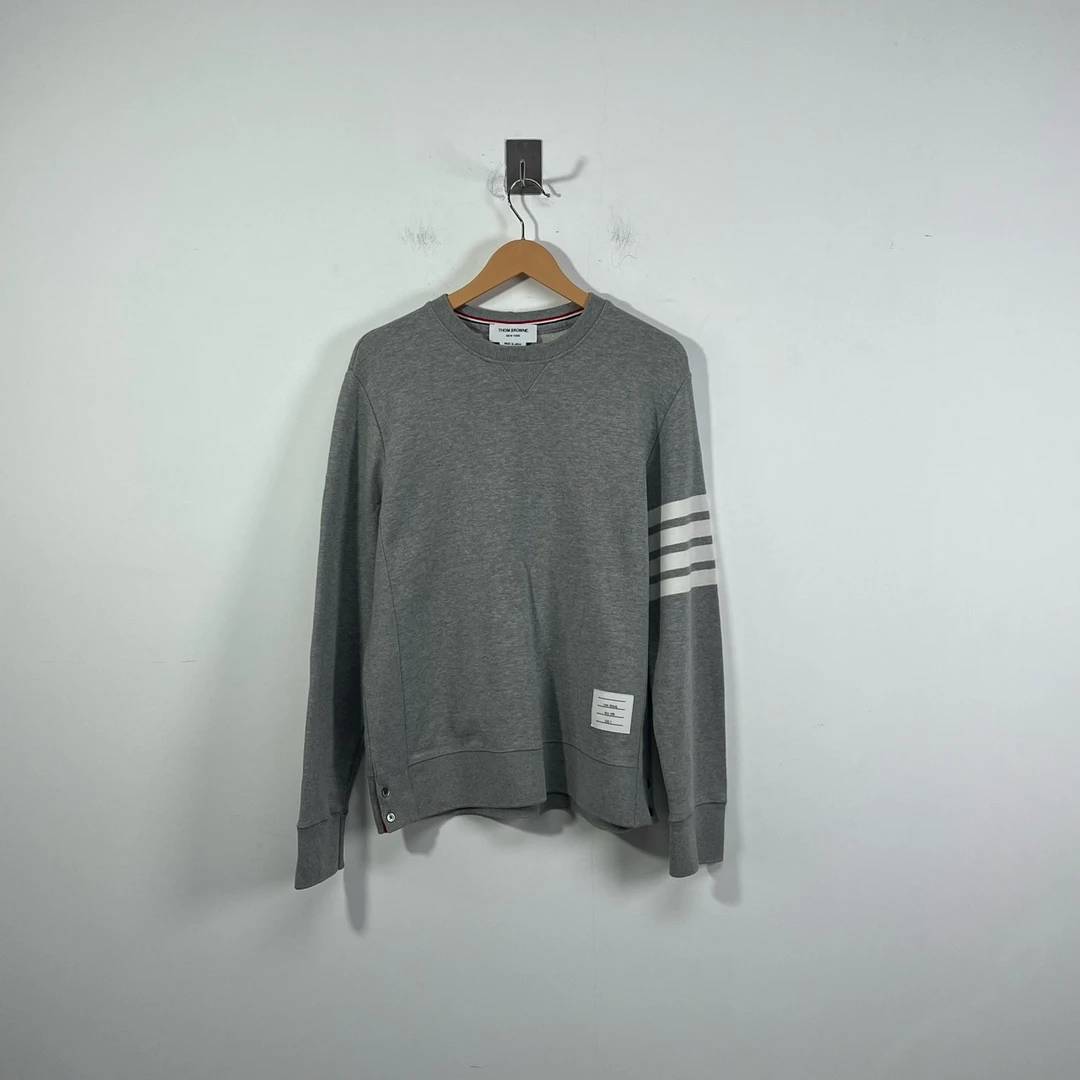 全新未使用 THOMBROWNE 灰色经典四条纹圆领卫衣 准新 4码