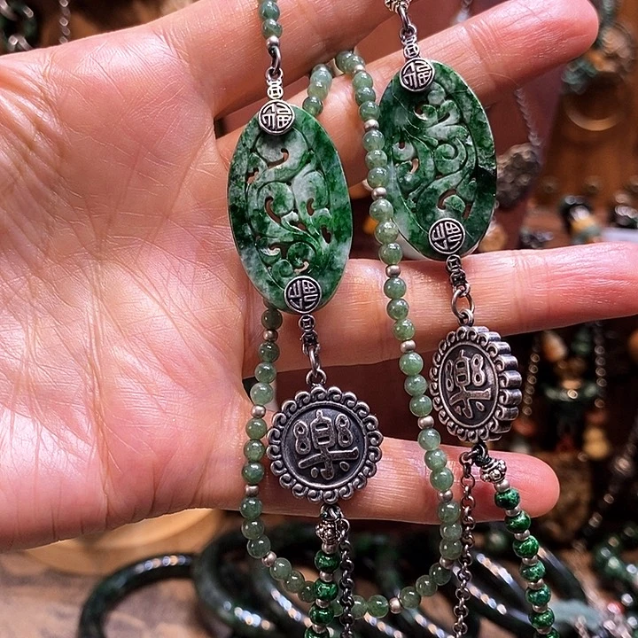 翡翠未镶嵌吊坠(赠链)