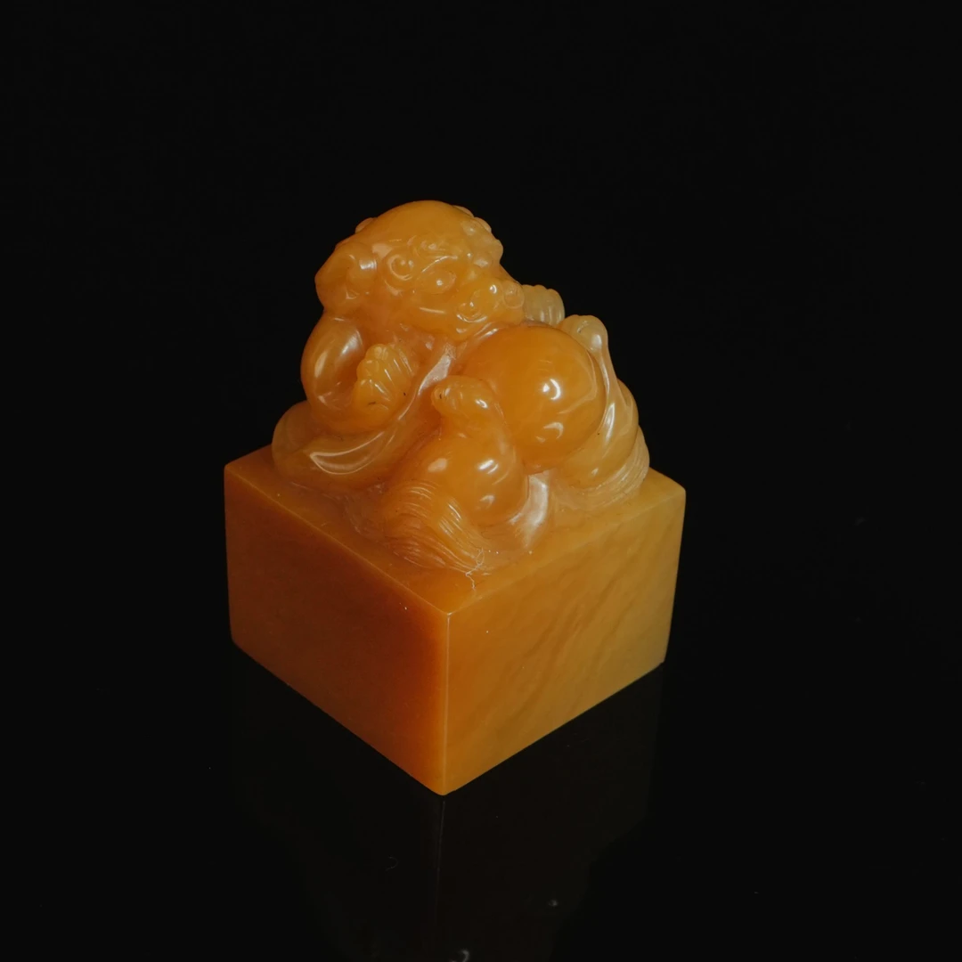 DY-C1326寿山 田黄石 狮子戏球方章 28*28*42mm61.73g