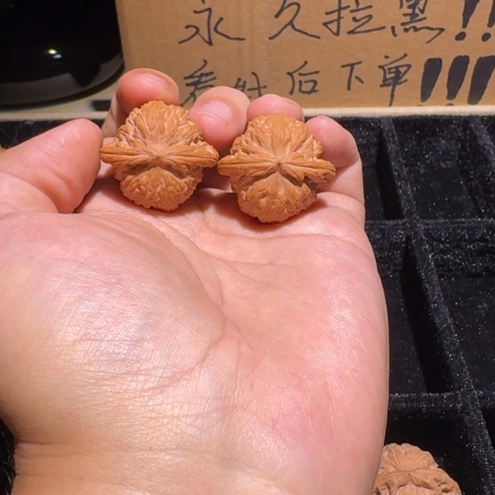 大***宇文玩核桃吊坠白狮子