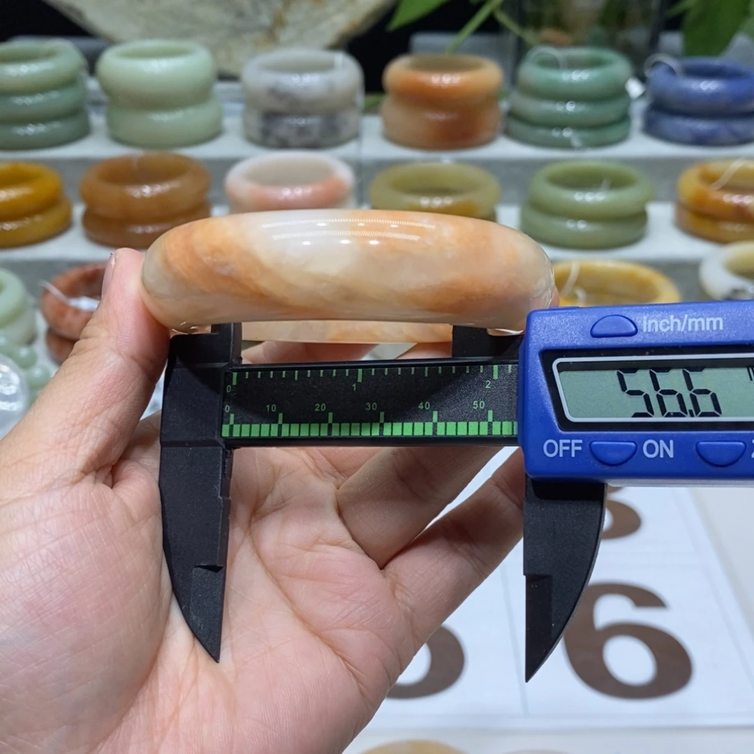 石英岩玉未镶嵌手镯