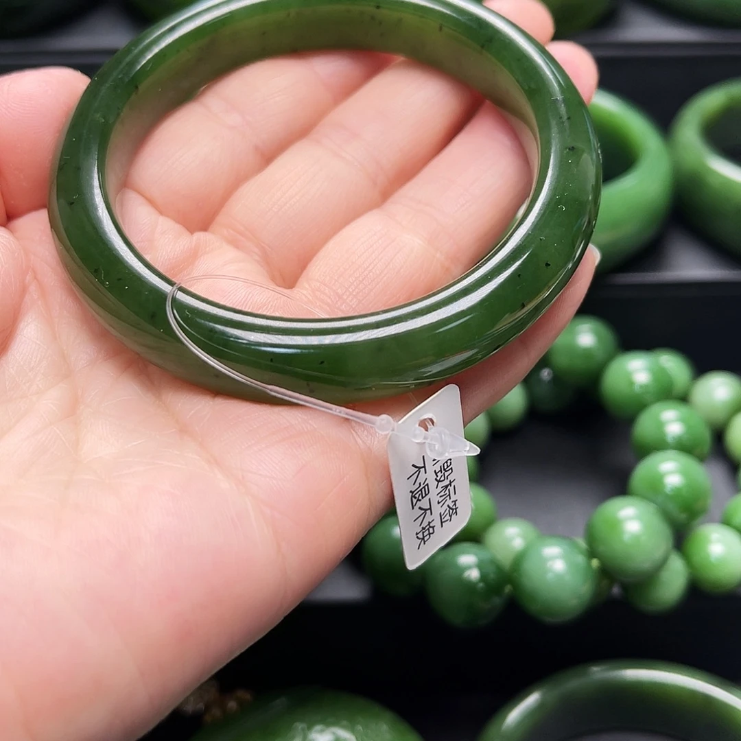 和田玉（碧玉）未镶嵌手镯