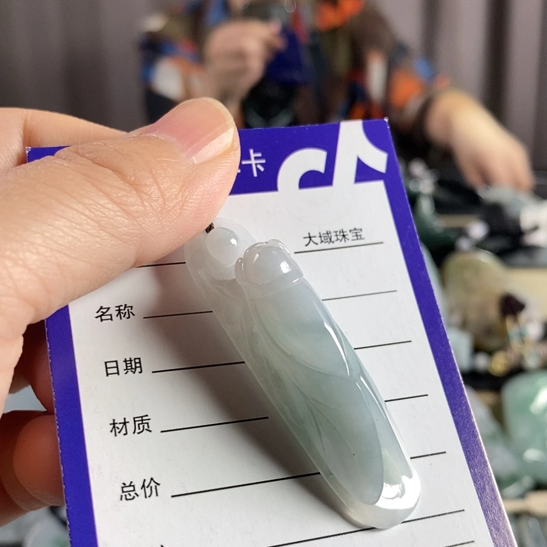翡翠未镶嵌颈饰一鸣惊人