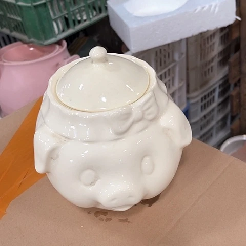 微瑕，不能明火，口径10厘米，高度11猪头