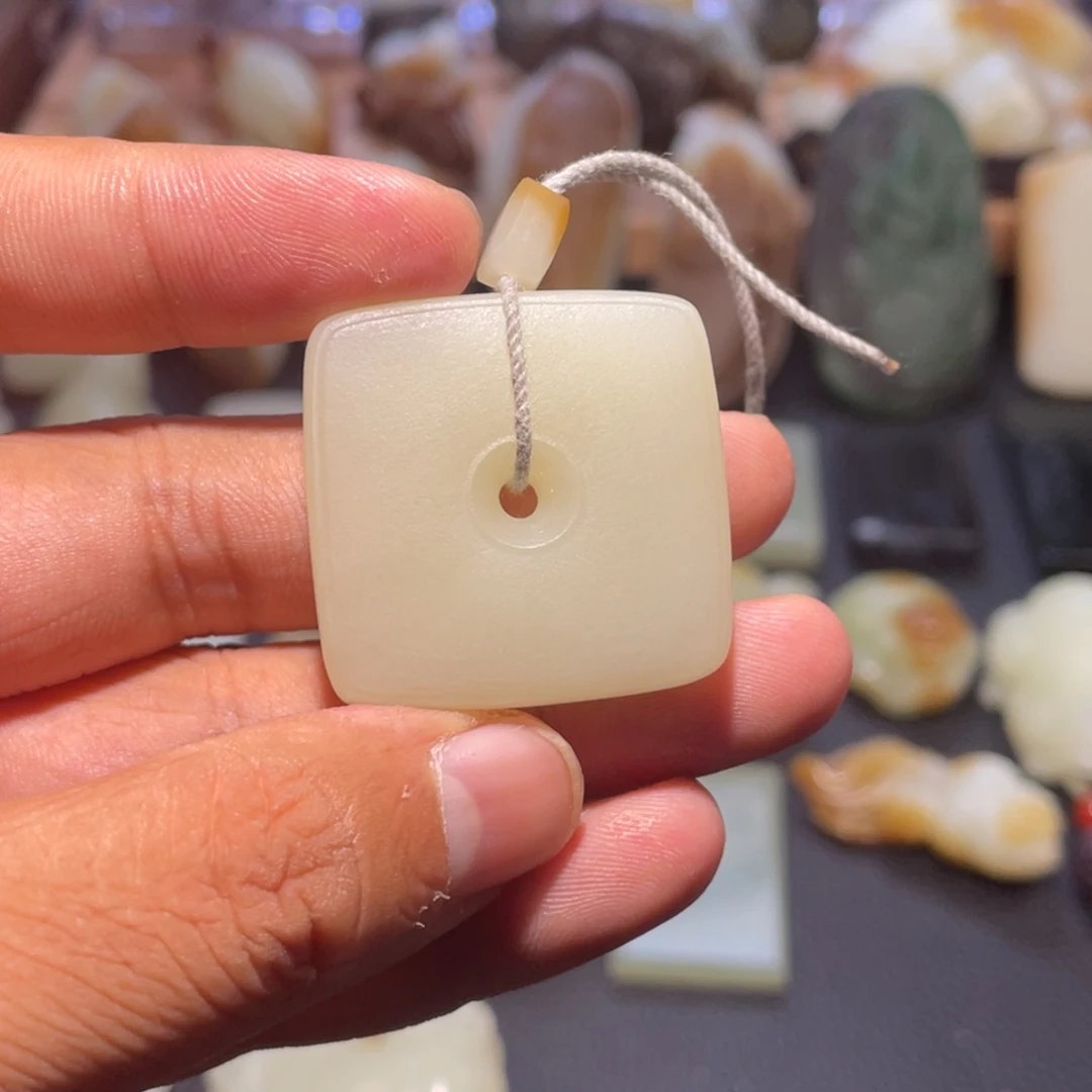 和田玉（糖玉）未镶嵌颈饰