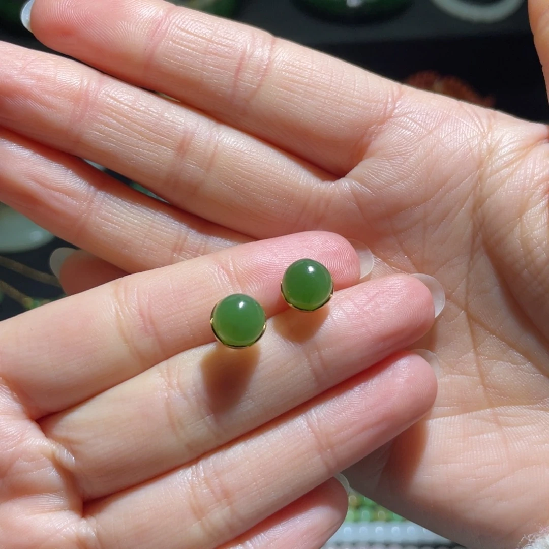 和田玉（碧玉）阳绿耳钉18K金镶嵌