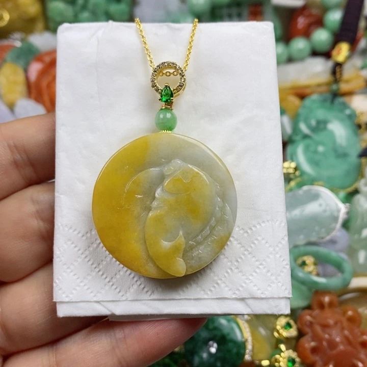 翡翠吊坠(赠链)未镶嵌