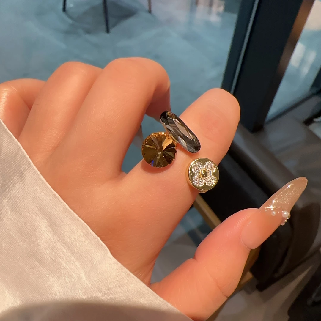 oushipei/欧诗佩 铜合金合成锆石戒指 复古彩色镶钻四叶草戒指女