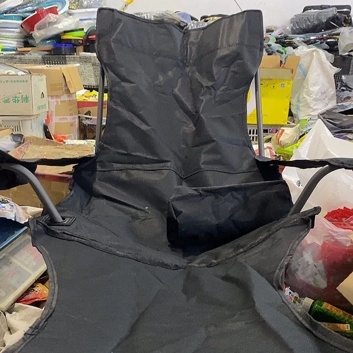 黑色方椅子一把，，，，，