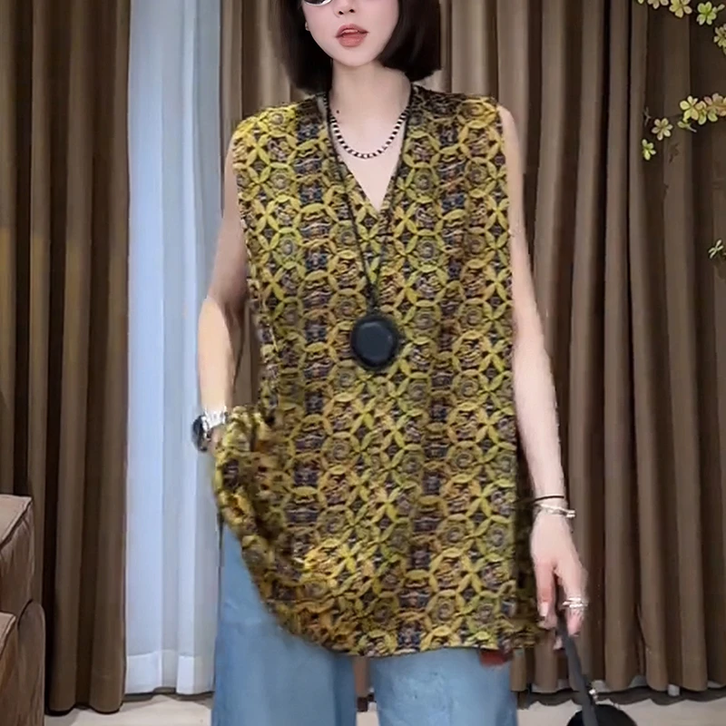 2025夏季新款V领无袖衬衫女宽松印花设计感显瘦减龄气质上衣